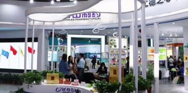 一杯敬明天，一杯敬過往