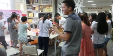 相親相愛一家人，畢加展覽為員工慶祝生日