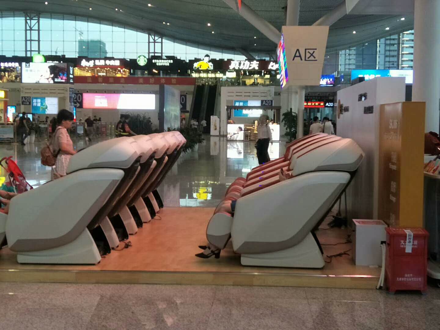 爽客——高鐵站展臺設(shè)計搭建案例 爽客——高鐵站展臺設(shè)計搭建案例